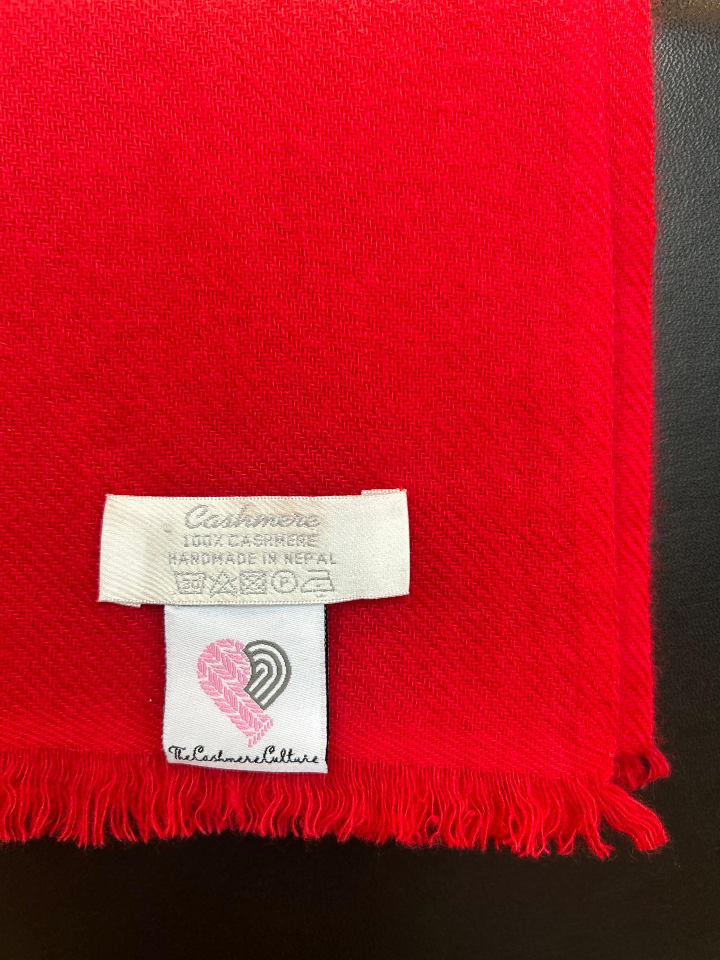 PURE CASHMERE SIGNATURE MUFFLER - SCARLET