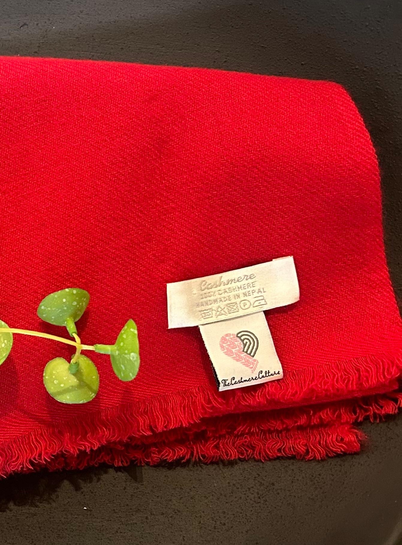PURE CASHMERE SIGNATURE MUFFLER - SCARLET