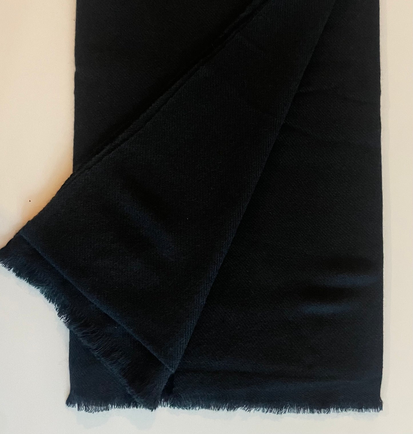 CLASSIC PURE CASHMERE SCARF - BLACK ECLIPSE